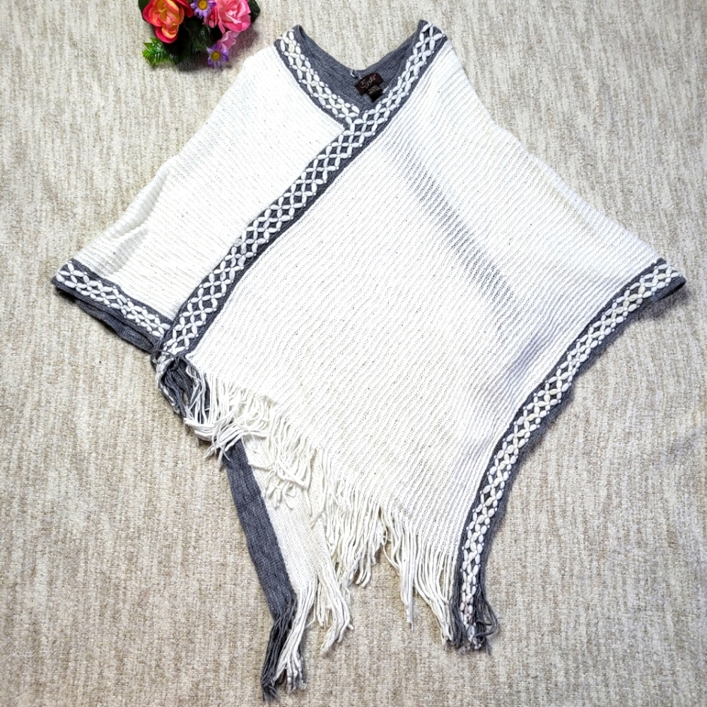 Eyefull white and grey sparkle sweater poncho